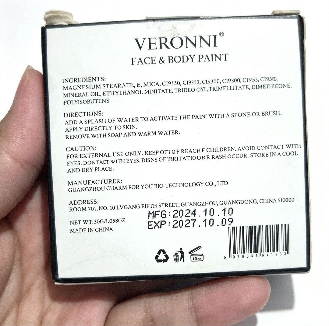 Water Activated Face & Body Paint Green (Category: Makeup) located in Quezon City. Submitted by ana-chan (Listing ID 1465636256, Image 2). Description: - Brand: Veronni - Item: Water-activated face and body paint - Color: Green - Net Weight: 30g - Usage: Just add a splash of water, apply with a sponge or brush - Mfg Date: October 2024 - Expiry Date: October 2027 - Condition: Brand new.