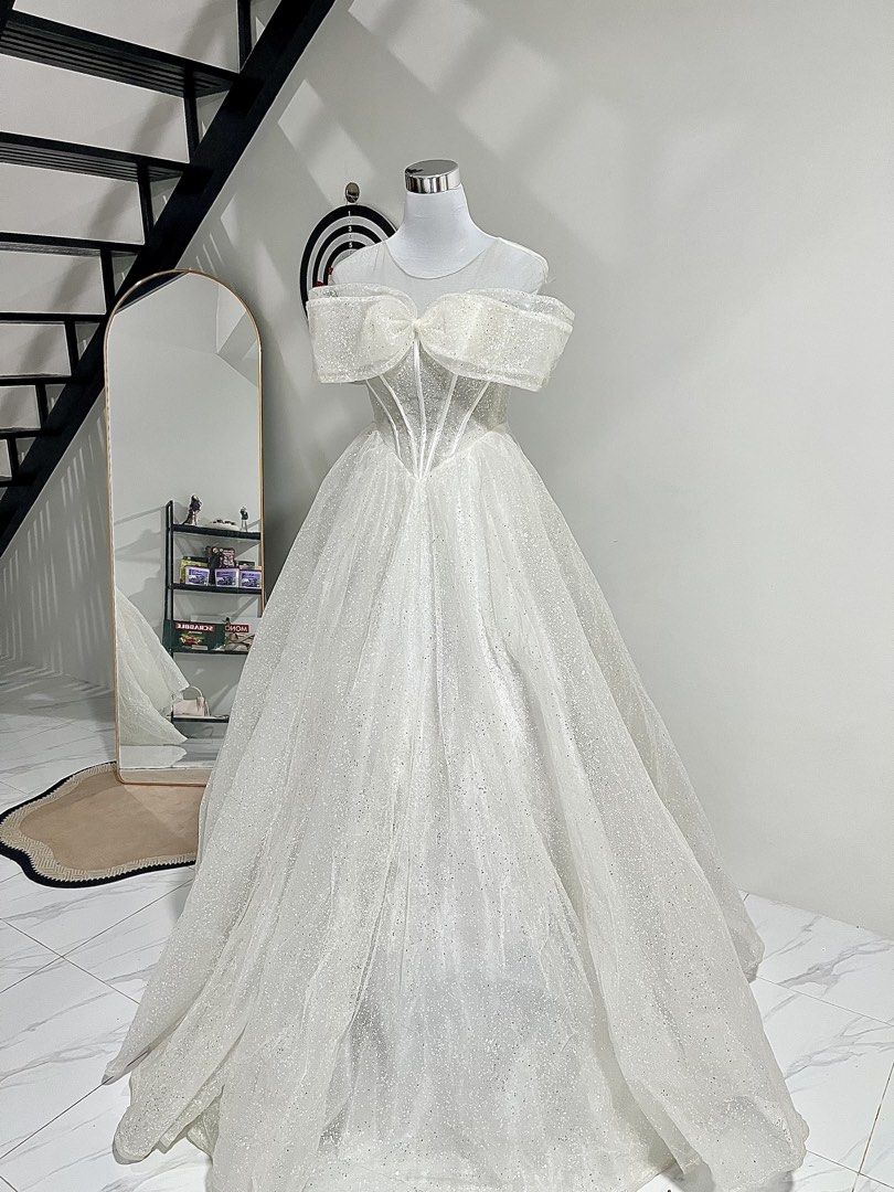 Wedding Gown (Category: Evening dresses & gowns) located in Manila. Submitted by macloset11 (Listing ID 1465654686, Image 1). Description: Pm for more Affordable wedding gowns❤️.