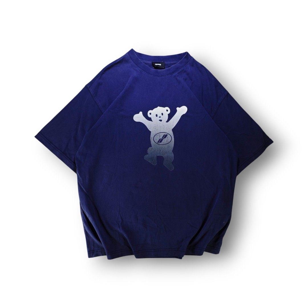 Welldone Gradient Bear Navy Blue Tee (Category: Tshirts & Polo Shirts ) located in San Pedro. Submitted by chronothrift (Listing ID 1465652316, Image 1). Description: - Size: XL (W24 x 31L) - Condition: 9.2/10 - Color Rate: 9/10 - Flaws: ❌❌❌ (None) MOD: J&T Express / Lalamove / Meet MOP: Gcash / Bank Transfer.