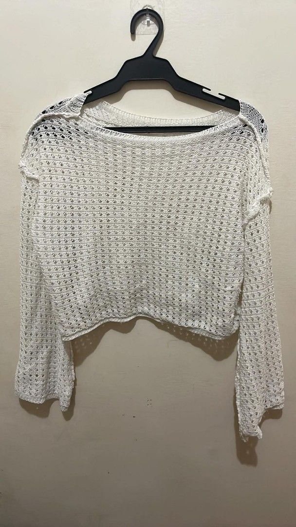 White Button-Up Long Sleeve Crop Shirt (Category: Longsleeves) located in Tanauan. Submitted by fiercebird_3f5fa9 (Listing ID 1465759078, Image 3). Description: - Color: Classic White - Fit: Trendy cropped fit - Details: Long sleeves, chest pocket, regular collar, and front button closure - Style: Simple and plain design that goes with everything - Versatility: Easy to dress up for work or dress down for casual days.