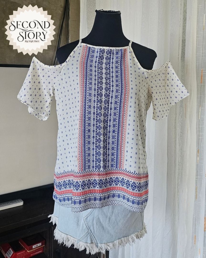 White Cold Shoulder Blouse Blue Red Pattern (Category: Blouses) located in Cavite. Submitted by secondstorybyhighrain (Listing ID 1465601261, Image 2). Description: B 38 L 26.