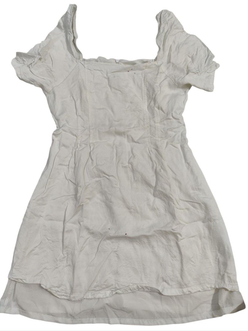 White dress (Category: Dresses) located in Taguig. Submitted by rai.a.c (Listing ID 1465752601, Image 1). Description: Nice fitting but got stains due to storage and garter on shoulder part are kinda worn out. Manage your expectations..