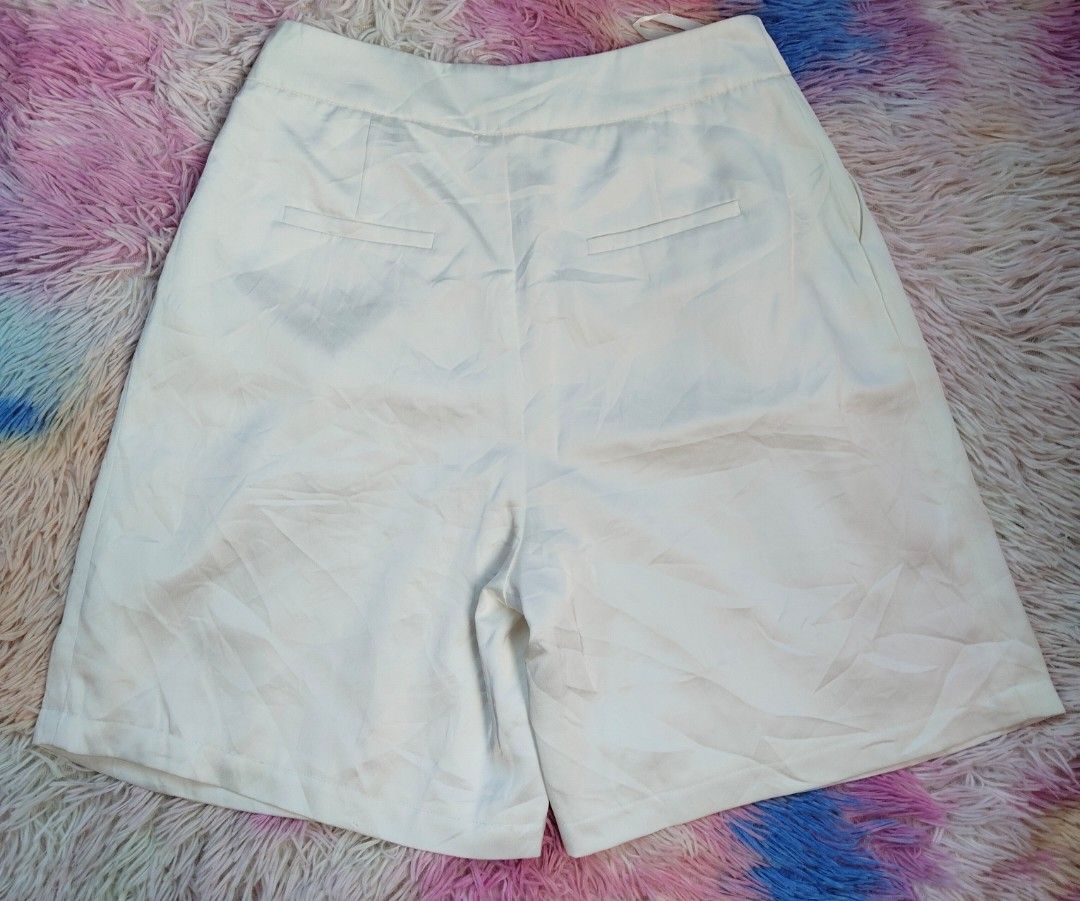 White High Waist Trouser Shorts (Category: Shorts) located in Siquijor. Submitted by thesummit26 (Listing ID 1465706046, Image 3). Description: - Color: White - Size: 28 High-waist trouser shorts with clean pleated front and tailored lines, with inner lining..
