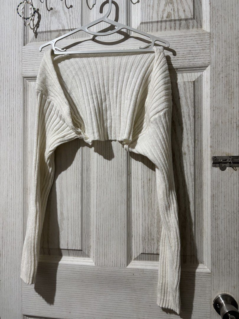 White knitted off-shoulder crop top sleeves (Category: Sleeveless) located in Bautista. Submitted by abgciaa (Listing ID 1465659382, Image 2). Description: - Color: Clean white - Style: Off-shoulder, long sleeve, crop top - Material: Super stretchy ribbed knit - Condition: Excellent, no stains or damage - Feature: Great layering piece for stylish outfits.