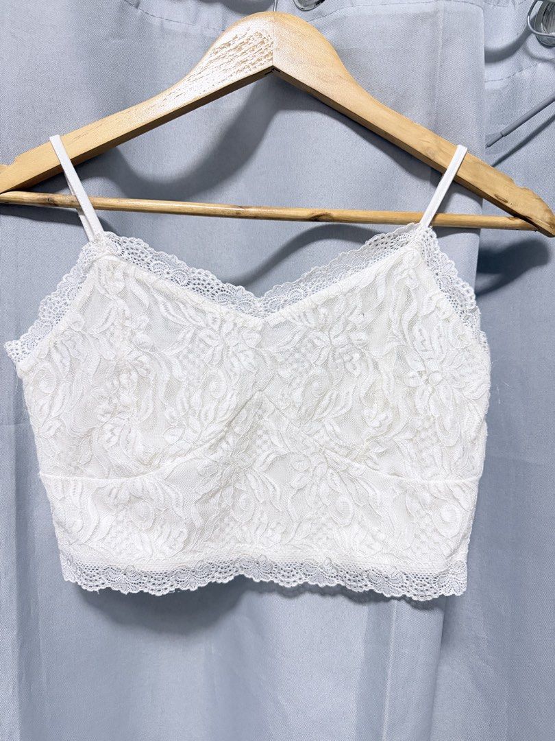 White lace cami crop top bralette (Category: Sleeveless) located in Manila. Submitted by saichyy (Listing ID 1465660450, Image 1). Description: - Color: White - Style: Lace crop top / soft bralette with thin adjustable straps - Design: Beautiful floral lace pattern with delicate scalloped trim on the neckline and hem - Versatility: Perfect for pairing with high-waisted jeans or skirts - Condition: Clean, well-maintained.