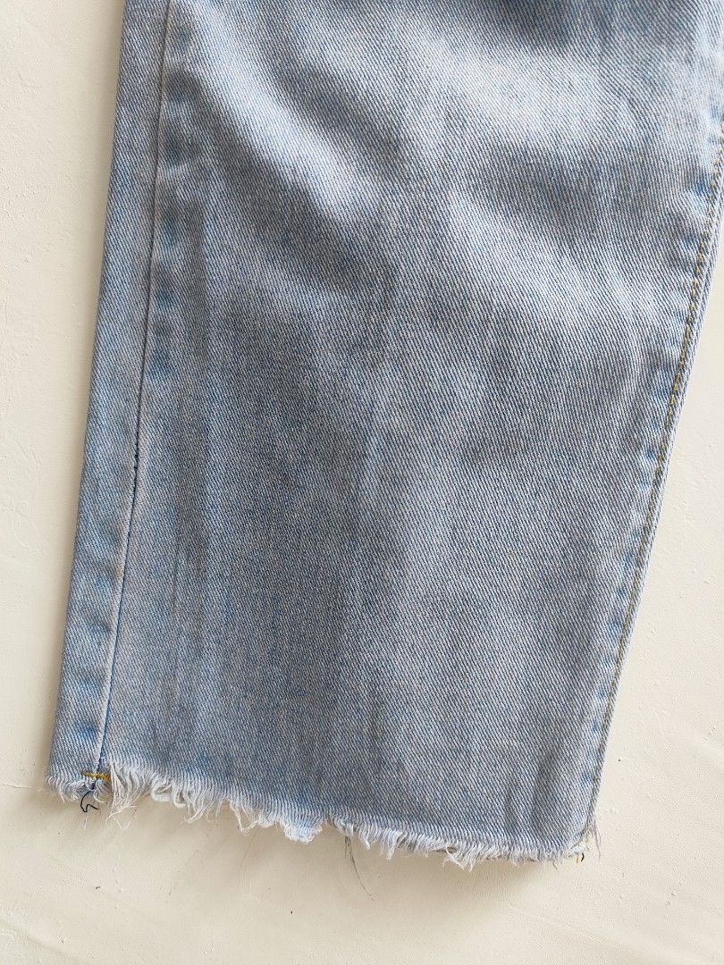 Wide fit Straight Cut Jeans (Category: Jeans) located in Iligan City. Submitted by nadxxxie (Listing ID 1465707725, Image 2). Description: -Waist: 24" -Length: 33.5" -With very minimal yellow stains, but barely noticeable..