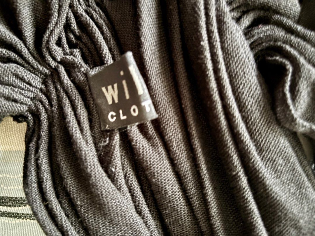 Willow Clothing Black Draped Shawl Wrap Scarf (Category: Scarves) located in Quezon City. Submitted by declutter_incorporated (Listing ID 1465599362, Image 3). Description: - Brand: Will Clot - Color: Black - Material: Lightweight and soft fabric - Design: Beautiful front drape with gathered ring detail and beaded accents - Occasion: Perfect for evening wear, parties, and special events - Fit: Comfortable and easy to throw over the shoulders.