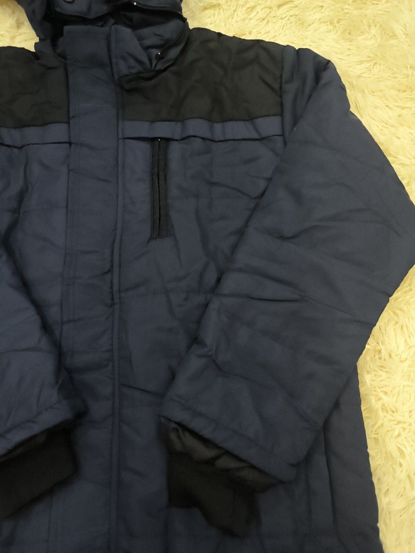 Winter jacket (Category: Coats, Jackets and Outerwear) located in Kuala Lumpur. Submitted by oddrabbit_c75300 (Listing ID 1465701657, Image 2). Description: saiz xl new item.