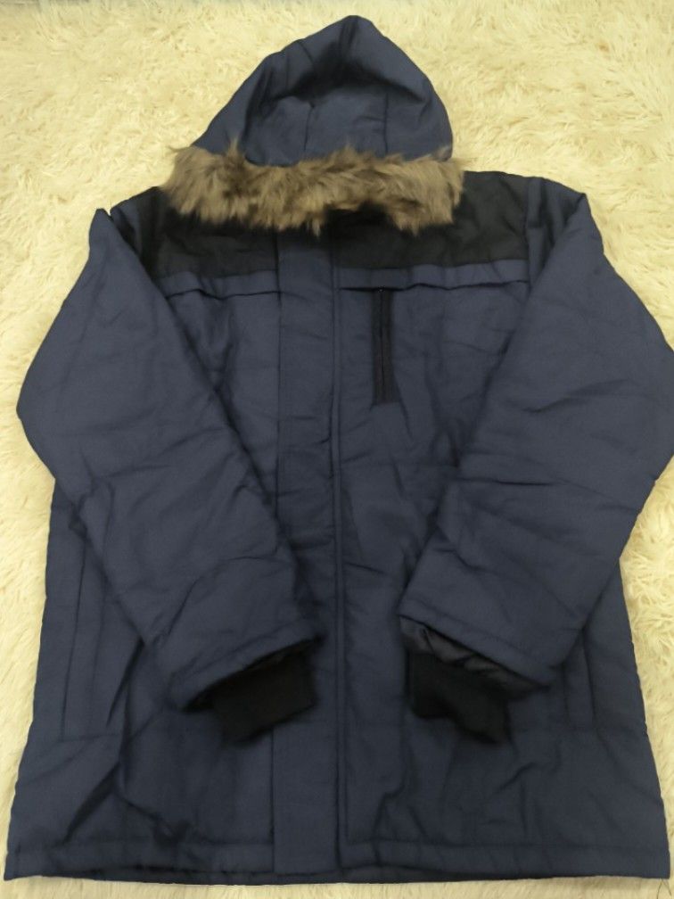 Winter jacket (Category: Coats, Jackets and Outerwear) located in Kuala Lumpur. Submitted by oddrabbit_c75300 (Listing ID 1465701657, Image 1). Description: saiz xl new item.