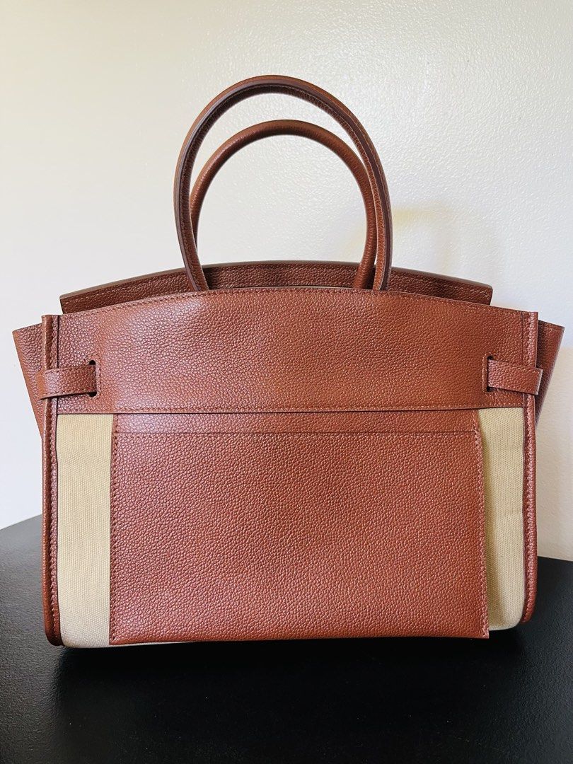 Womens Bags (Category: Luxury Bags & Wallets) located in Muntinlupa City. Submitted by bellaboo0325 (Listing ID 1465633850, Image 1). Description: .