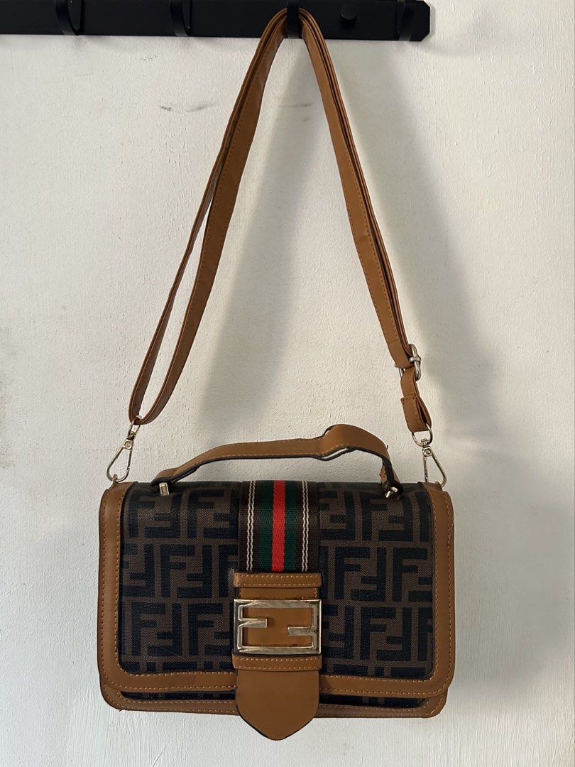 Women’s Brown Shoulder Bag (Category: Shoulder Bags) located in Las Pinas. Submitted by jananavarr15760 (Listing ID 1465649377, Image 1). Description: Women’s Brown Shoulder Bag Price: ₱500 Size: Height - 6 inch Length - 9 inch Width - 3 inch.