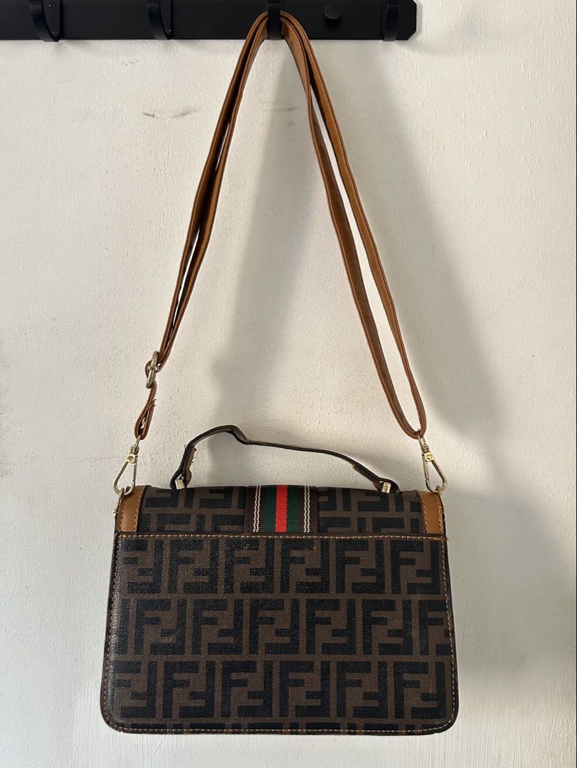 Women’s Brown Shoulder Bag (Category: Shoulder Bags) located in Las Pinas. Submitted by jananavarr15760 (Listing ID 1465649377, Image 2). Description: Women’s Brown Shoulder Bag Price: ₱500 Size: Height - 6 inch Length - 9 inch Width - 3 inch.