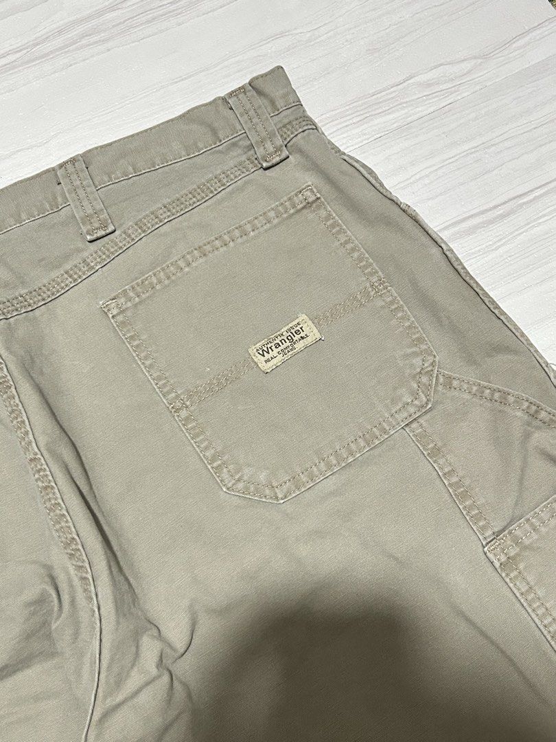 Wrangler Carpenter Jorts (Category: Shorts) located in Manila. Submitted by blessed.drei (Listing ID 1465712562, Image 3). Description: As New Condition Waist : 40 Length : 23 No Issues ₱350 + Shipping 📍 Deca Homes, Manila.