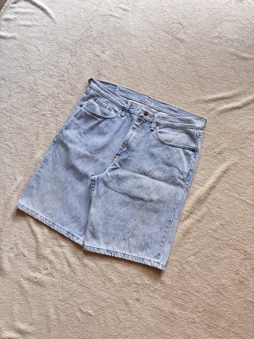 WRANGLER JORTS (Category: Shorts) located in Guagua. Submitted by mid_thrift (Listing ID 1465741267, Image 3). Description: w-36 L-21 issue-paint stain .