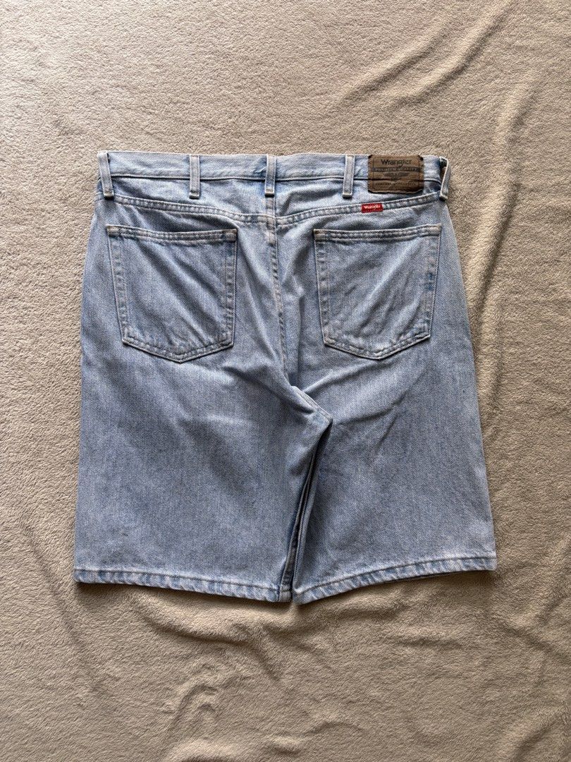 WRANGLER JORTS (Category: Shorts) located in Guagua. Submitted by mid_thrift (Listing ID 1465741267, Image 1). Description: w-36 L-21 issue-paint stain .