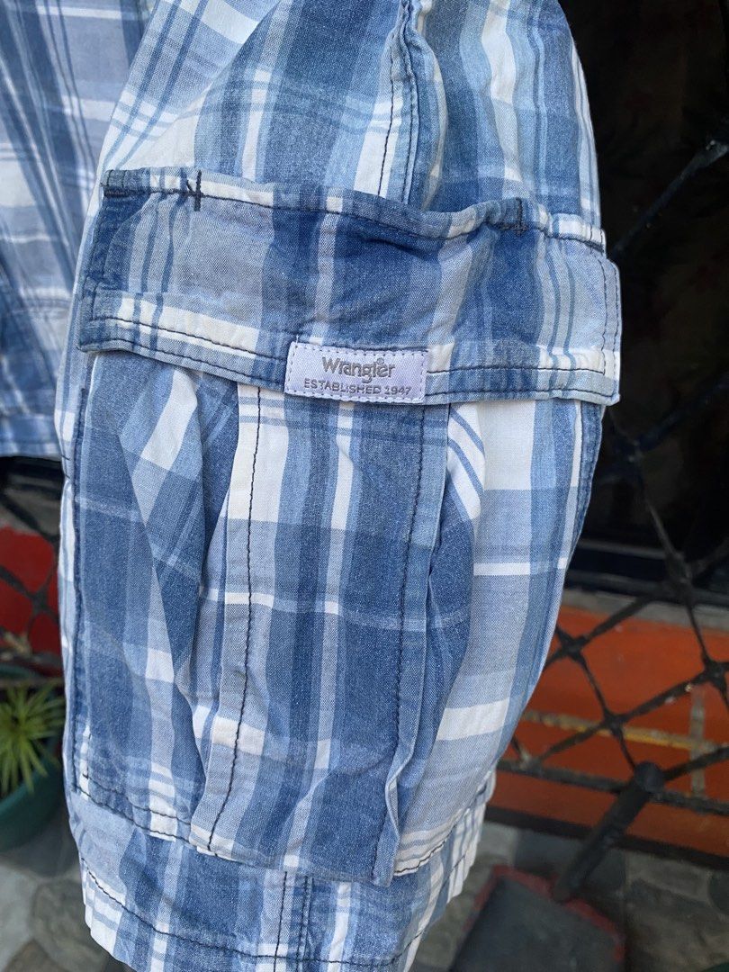 Wrangler Plaid Cargo Short (Category: Shorts) located in Manila. Submitted by kgthrifty. (Listing ID 1465688171, Image 3). Description: WRANGLER CARGO SHORT DIMES: 36x22x11.5 COLOR RATE: 9.5 NO ISSUE EXCELLENT CONDITION 🏷 350.