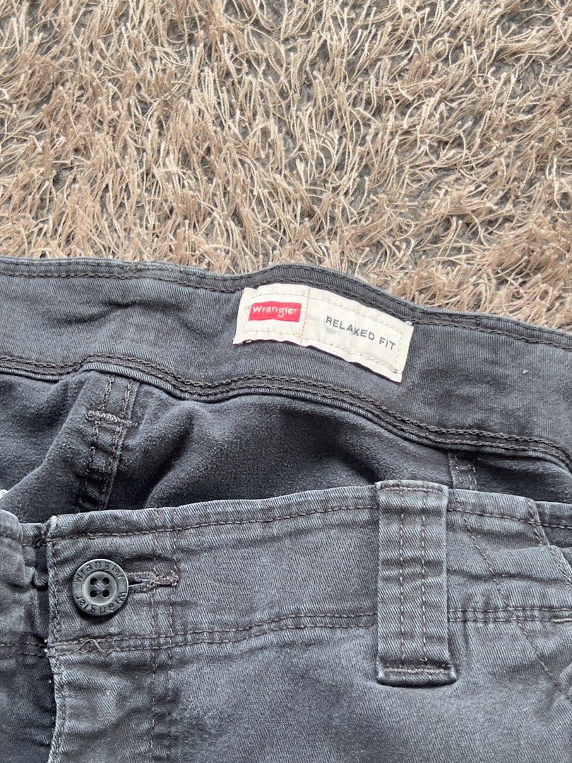 Wrangler Relaxed Fit Cargo Shorts Black Y2K Vintage Streetwear | Nike Adidas Jordan Ralph Lauren Tommy Hilfiger Lacoste Levi's Carhartt Dickies Burberry Stussy Bape (Category: Shorts) located in Digos. Submitted by nasosaaa (Listing ID 1465700585, Image 3). Description: - Brand: Wrangler - Color: Black - Fit: Relaxed fit for all-day comfort - Pockets: Multiple functional pockets on sides and back - Closure: Secure button closure with belt loops -