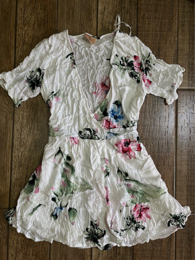 Wrap Around Mini Dress (Category: Dresses) located in Mandaluyong City. Submitted by yanna_02501 (Listing ID 1465666290, Image 2). Description: .