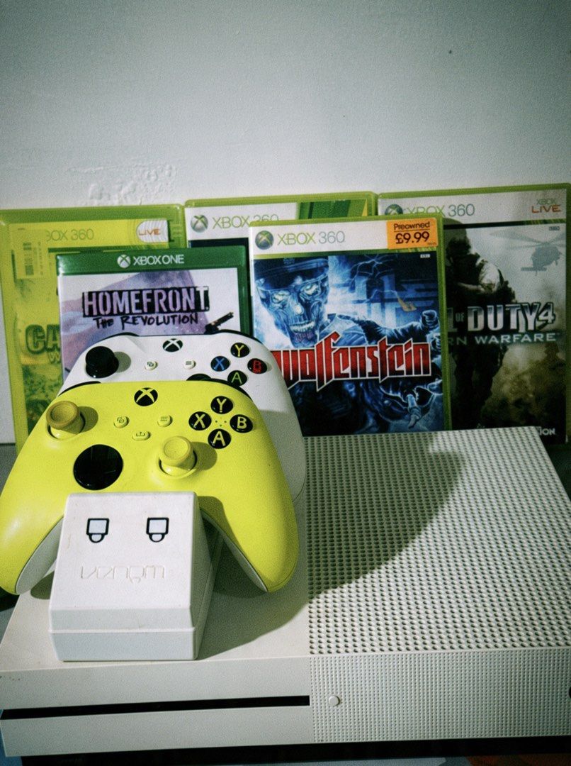 Xbox one S 1tb (Category: Xbox) located in Santa Rosa. Submitted by coolwater_7e1dbe (Listing ID 1465753831, Image 1). Description: Inclusion: woth orig controller and 1 extra controller with extra batt, charger,HDMI, 5 games CDwith orig box.