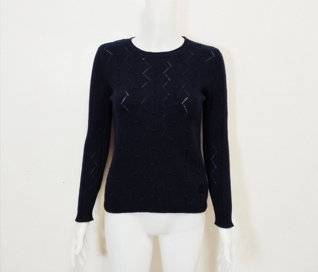 Y2k armani jeans knitted sweater (Category: Coats, Jackets and Outerwear) located in Pateros City. Submitted by blashjunks.y2k (Listing ID 1465714493, Image 1). Description: Y2K ARMANI JEANS KNITTED SWEATER SIZE XS-S PETITE 21" LENGTH 17" WIDTH 750PHP MSG US.