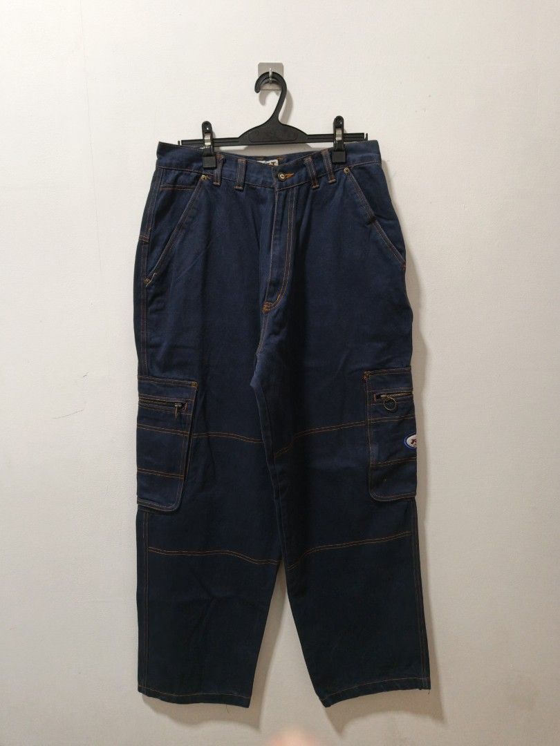Y2K Big Pocket Baggy Pants (Category: Jeans) located in Manila. Submitted by aristothrift (Listing ID 1465614857, Image 2). Description: Dimes: 32x44 Leg opening: 10 Location: Antipolo Issue: Missing hawakan ng puller (kita sa picture).