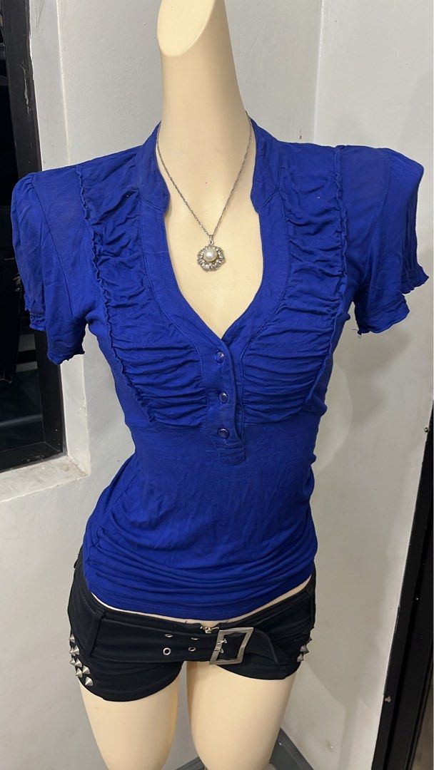 Y2k curved fitted blouse (Category: Blouses) located in Caloocan City. Submitted by onlyfromthepast (Listing ID 1465745255, Image 2). Description: 9/10 condition Xs-m ✅My bio before purchasing tia💕 ✅ All items are fresh from bales, Pls expect dirt,dust or stains.