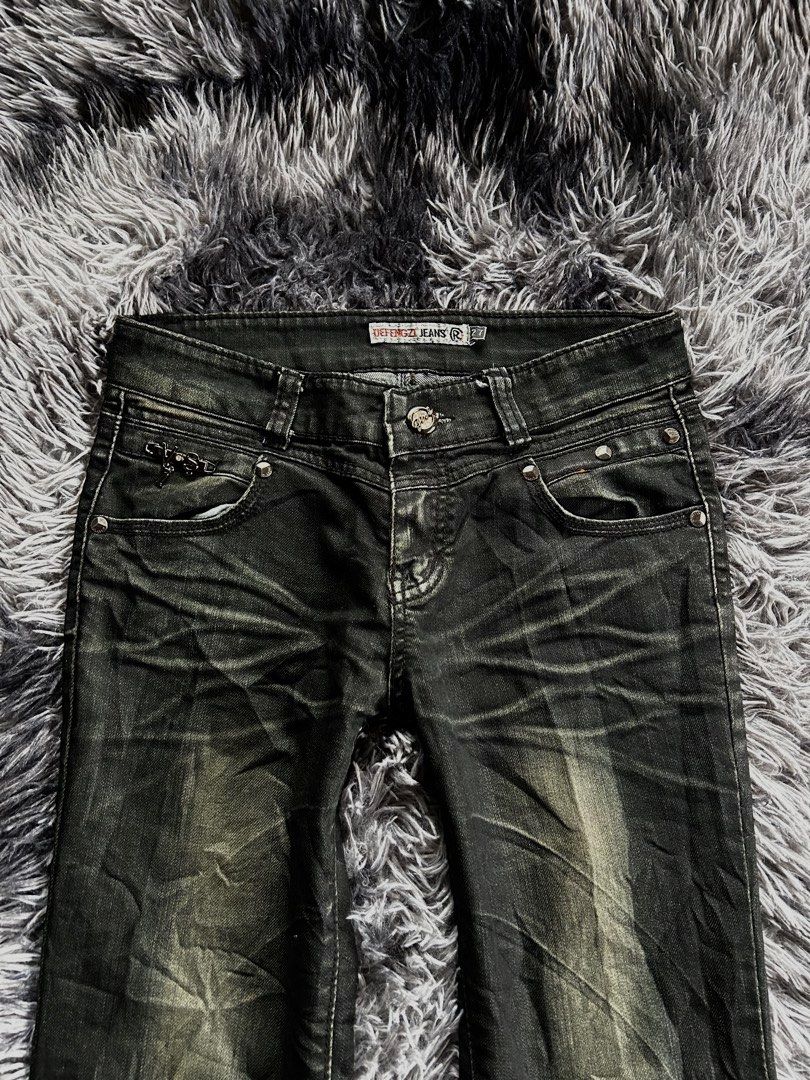 Y2K Defengzi Low rise Bootcut Jeans (Category: Jeans) located in Baao. Submitted by prettysixtythrift_17 (Listing ID 1461024722, Image 3). Description: Y2K Defengzi Low rise Bootcut Jeans ▪️Waistline: 27 to 30 ▪️Length: 37.5 ▪️Hem: 8 ▪️Hips: 32 ▪️Leg Thigh: 9.5 ▪️Rise: 8 ▪️Inseam: 29.