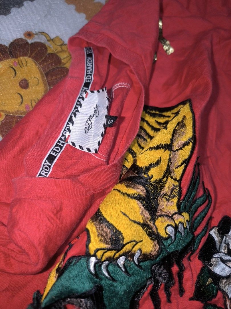 Y2K Ed Hardy (Category: Activewear) located in Davao. Submitted by gabriieeel (Listing ID 1465583407, Image 2). Description: The Y2k Ed Hardy featuring embroidered roses and tiger logo good as new do vc on blue app for safe transaction.