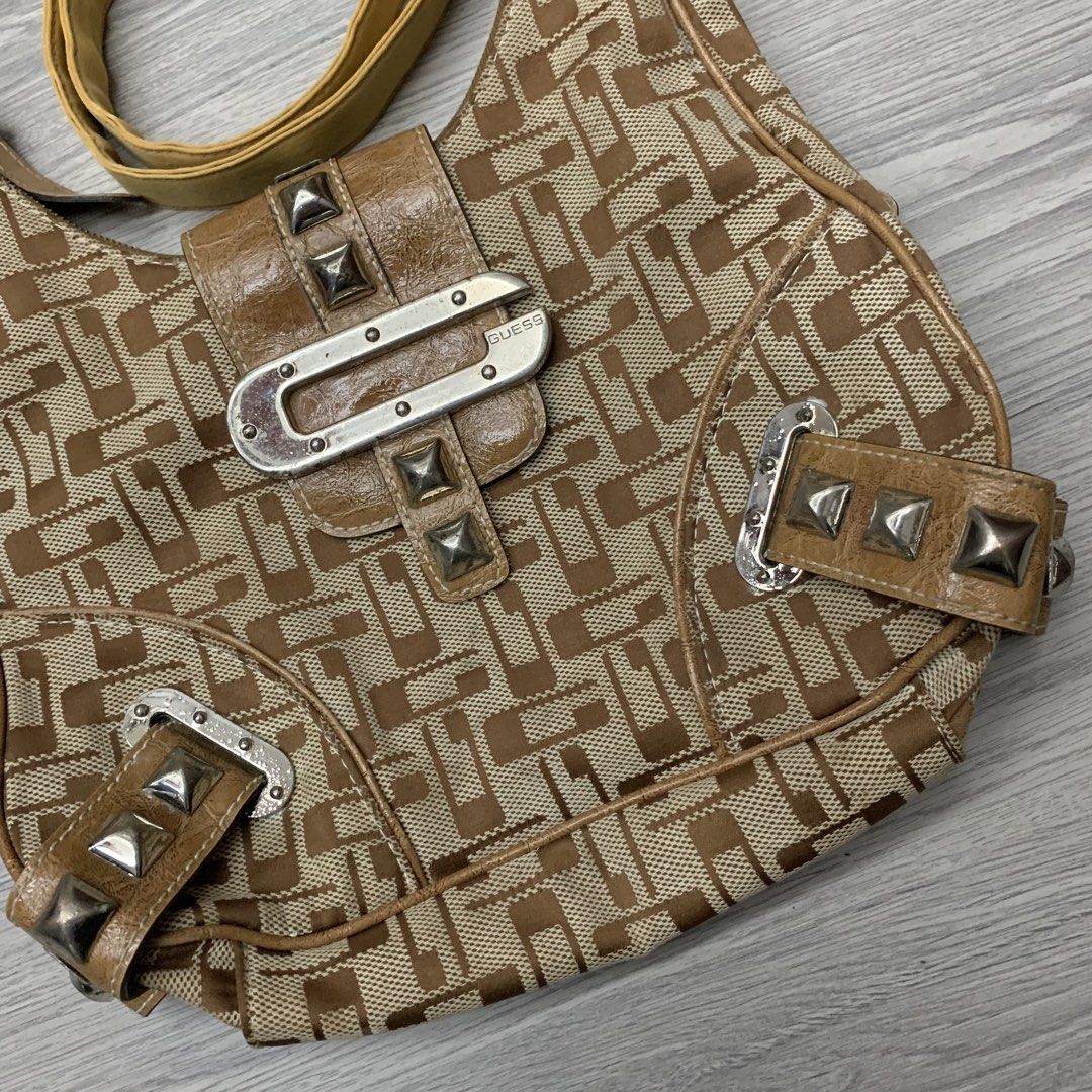 Y2k Guess Monogram Shoulder Bag (Category: Shoulder Bags) located in Manila. Submitted by arxxxm (Listing ID 1465724765, Image 2). Description: y2k Guess Monogram Shoulder Bag 12" width 14" length excellent condition, silver hardware 1500 + sf 📥.