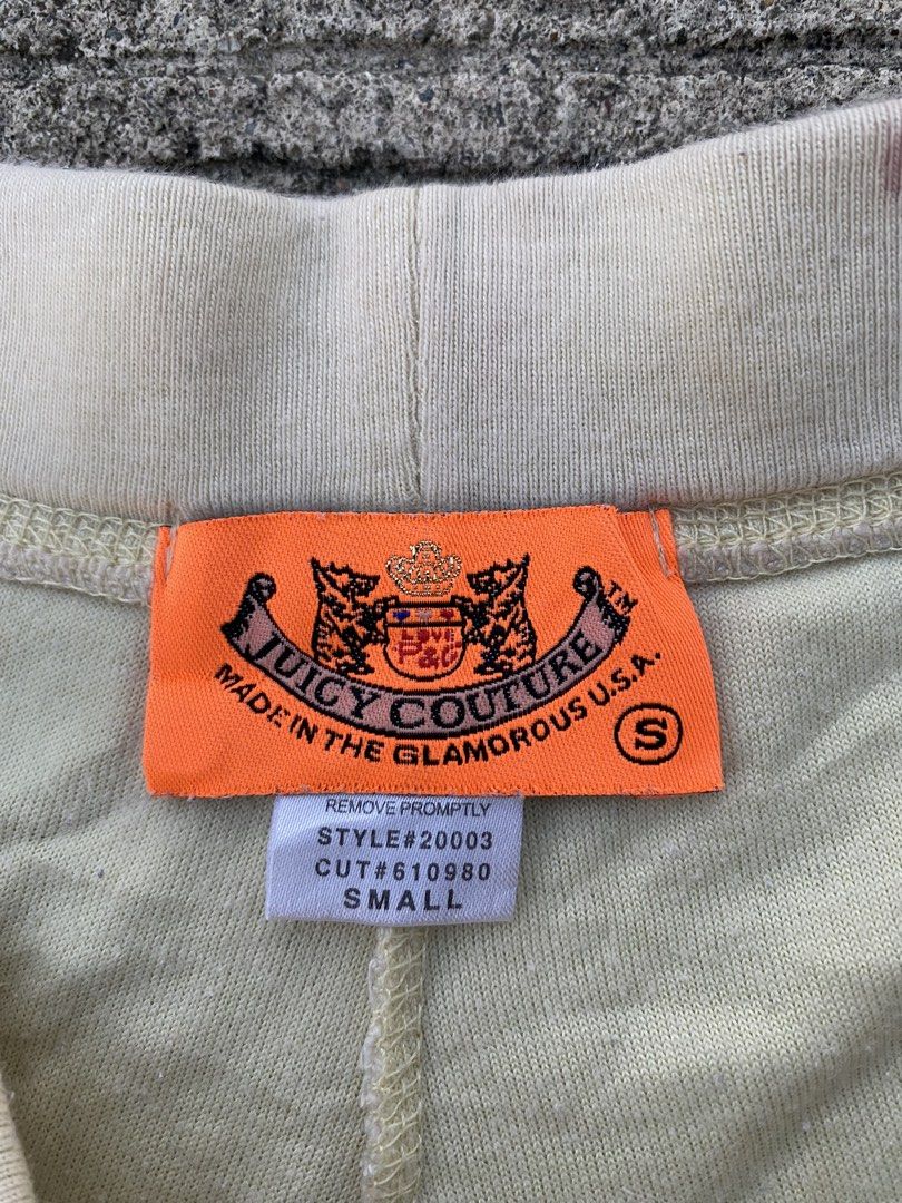 Y2K juicy couture short (Category: Shorts) located in Cebu City. Submitted by arsenyong (Listing ID 1465710961, Image 2). Description: Waist:28-30 Length :11 Hem :11 Issue: last pic Very good condition .