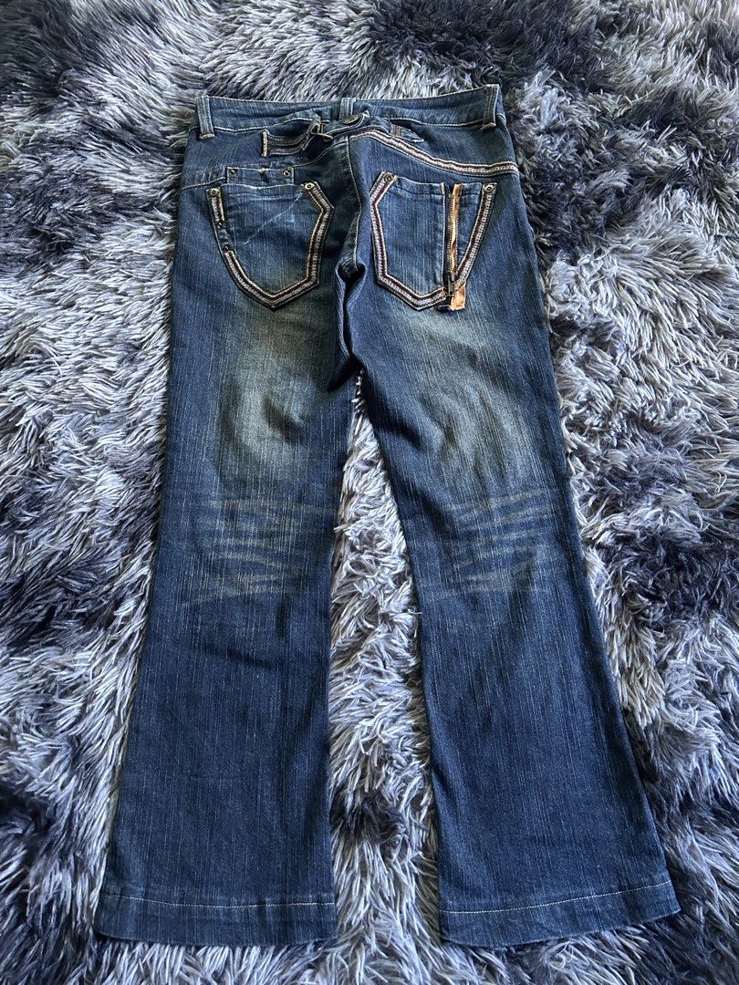 Y2k Luxury “Buckle belt Back” Bootcut Jeans (Category: Jeans) located in Baao. Submitted by prettysixtythrift_17 (Listing ID 1465607231, Image 2). Description: Y2k Luxury “Bucke Back” Bootcut Jeans ▪️Waistline: 28-31 ▪️Length: 33.5 ▪️Hem: 8 ▪️Hips: 15.5 ▪️Leg Thigh: 9.5 ▪️Rise: 8.5 ▪️Inseam: 25 .