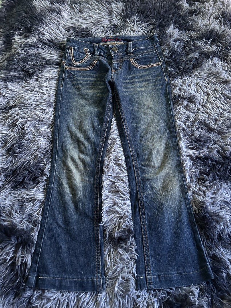 Y2k Luxury “Buckle belt Back” Bootcut Jeans (Category: Jeans) located in Baao. Submitted by prettysixtythrift_17 (Listing ID 1465607231, Image 1). Description: Y2k Luxury “Bucke Back” Bootcut Jeans ▪️Waistline: 28-31 ▪️Length: 33.5 ▪️Hem: 8 ▪️Hips: 15.5 ▪️Leg Thigh: 9.5 ▪️Rise: 8.5 ▪️Inseam: 25 .