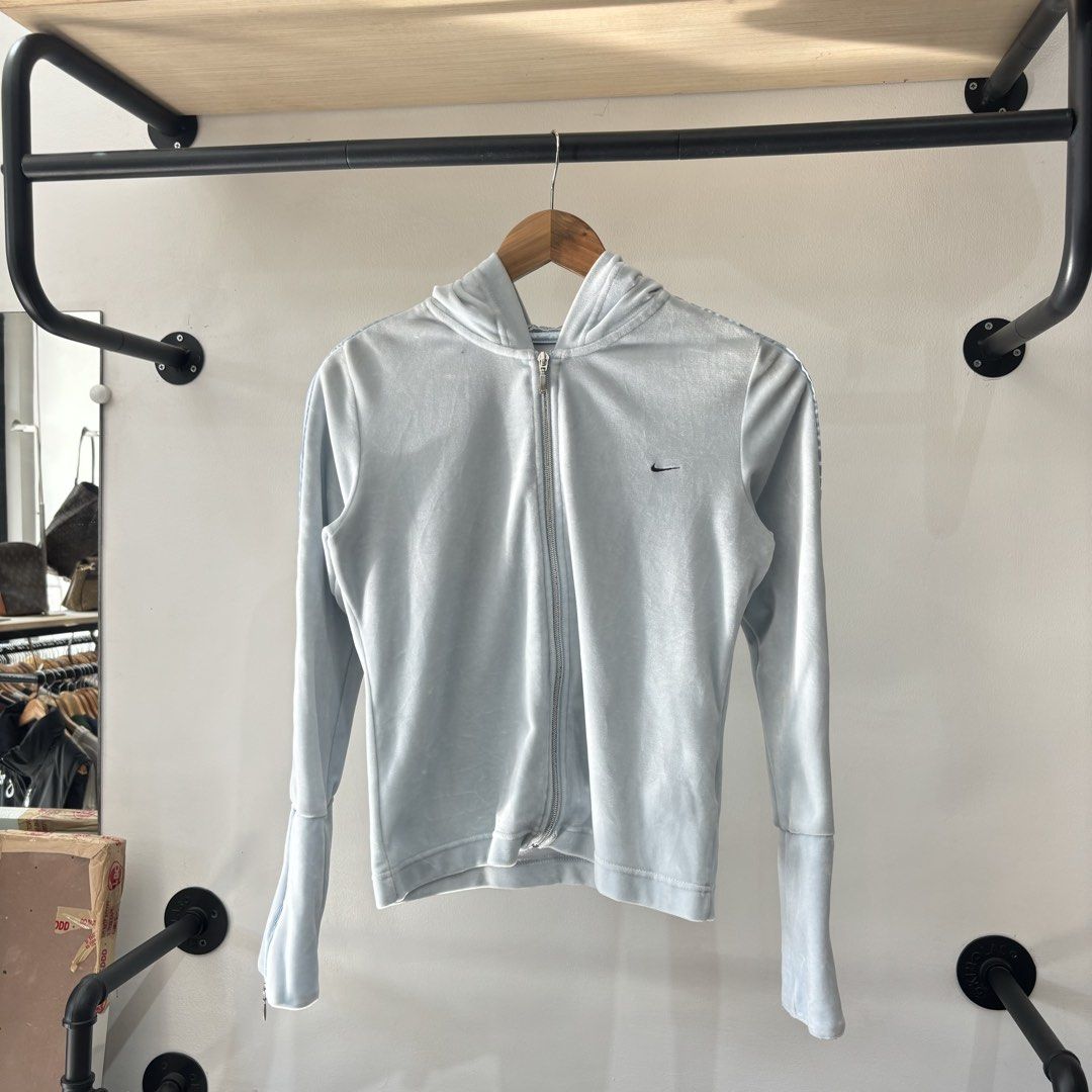 Y2K Nike Velour Zip up Jacket (Category: Coats, Jackets and Outerwear) located in Bambang. Submitted by heats777 (Listing ID 1465744813, Image 2). Description: Excellent condition No issue Size: Small best fit to Xs womens adult .