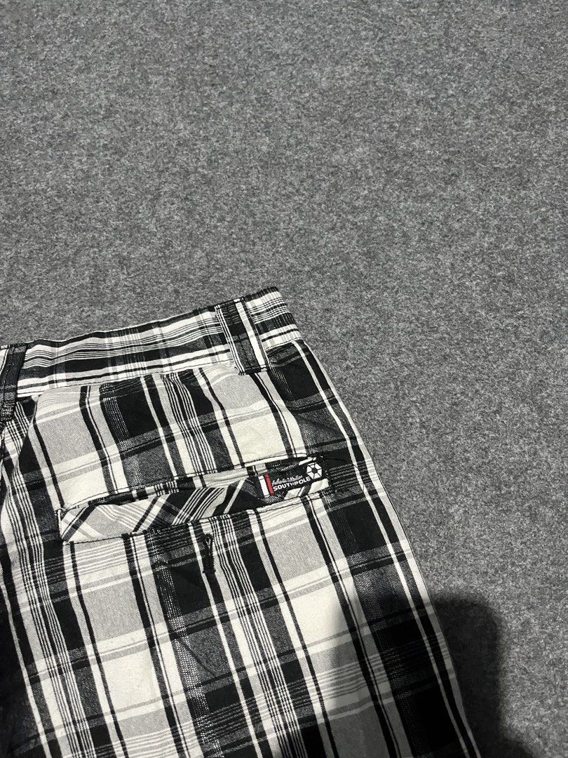Y2K SouthPole short (Category: Shorts) located in Lapu Lapu. Submitted by jhonrener41426 (Listing ID 1464395009, Image 3). Description: Size 29 Length-22.5 Leg opening-11 Excellent condition Color rate 9.7/10 Authentic Issue none .