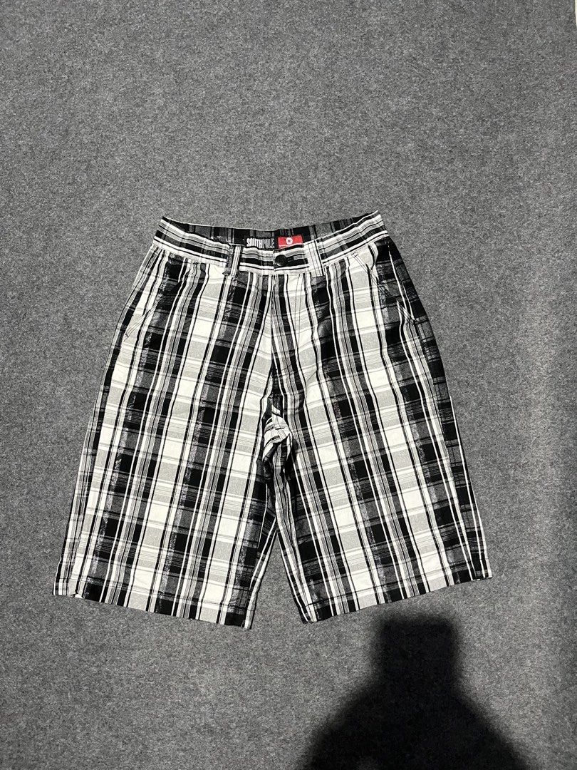 Y2K SouthPole short (Category: Shorts) located in Lapu Lapu. Submitted by jhonrener41426 (Listing ID 1464395009, Image 1). Description: Size 29 Length-22.5 Leg opening-11 Excellent condition Color rate 9.7/10 Authentic Issue none .