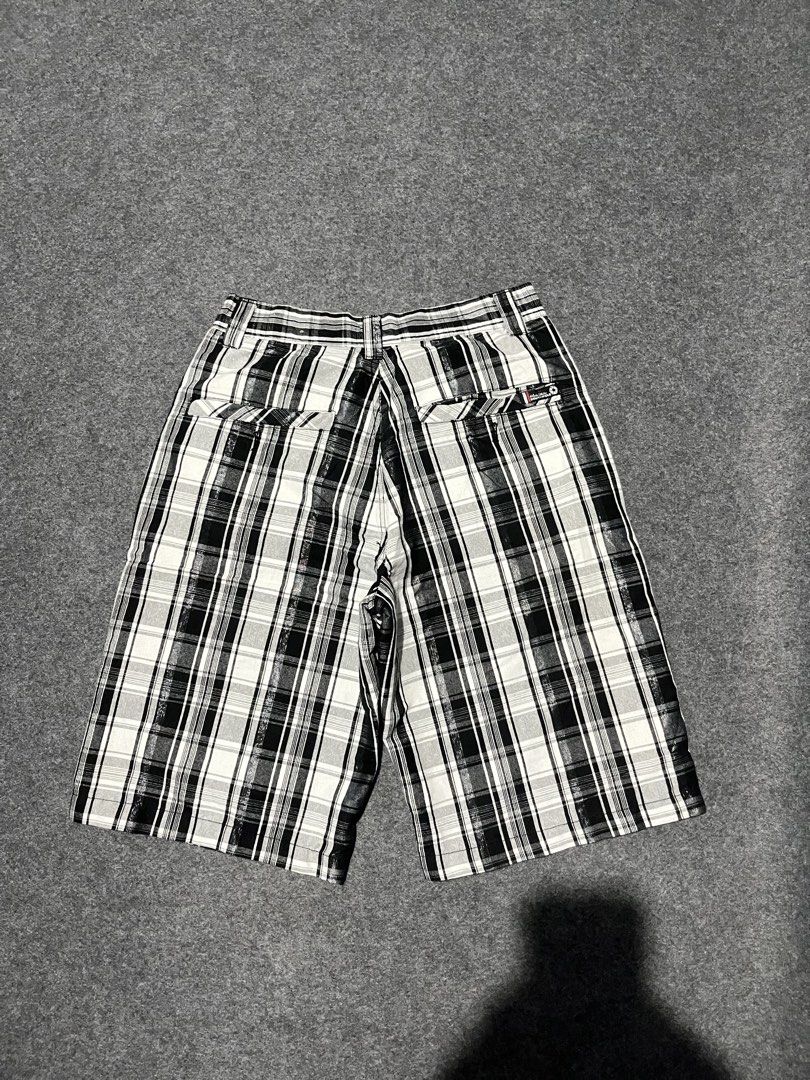 Y2K SouthPole short (Category: Shorts) located in Lapu Lapu. Submitted by jhonrener41426 (Listing ID 1464395009, Image 2). Description: Size 29 Length-22.5 Leg opening-11 Excellent condition Color rate 9.7/10 Authentic Issue none .