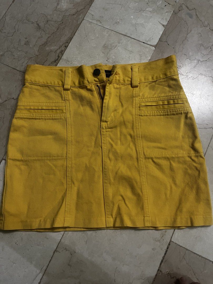 Yellow Mini skirt (Category: Skirts) located in Bacoor. Submitted by Notbeary (Listing ID 1465664878, Image 1). Description: S-M w: 28in l: 14.5.