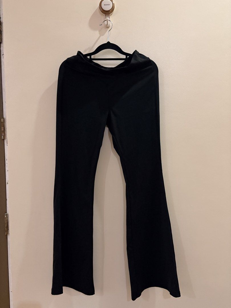YOGA flared pants size L (Category: Jeans) located in Manila. Submitted by anabri (Listing ID 1465712690, Image 1). Description: - Color: Black - Size: L - Design: Trendy crossover V-waistband with a flattering high-waisted fit and slight flare at the bottom hems - Material: Stretchy, ultra-comfortable fabric - Versatility: Perfect for yoga, workouts, or casual everyday wear - Styling: Easily pairs with any crop top or basic tee.