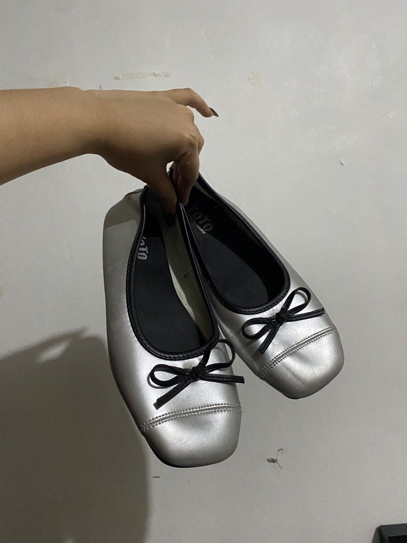 YoTo Silver Ballet Flats with Black Bow (Category: Flats & Sandals) located in Cainta. Submitted by monicaaqu40703 (Listing ID 1465709792, Image 1). Description: used once will clean it before deliver size 9 loc: pasig cainta.