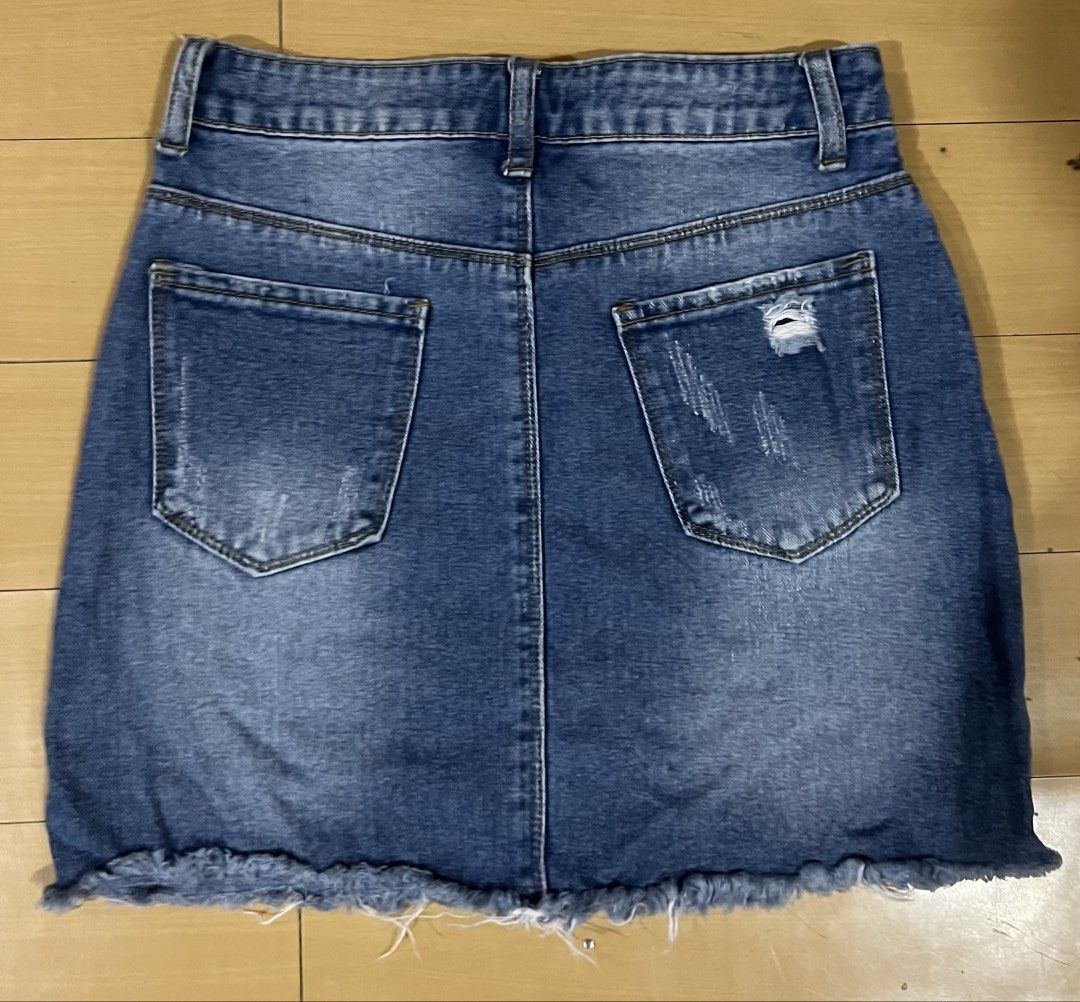 Zalora Basics Distressed Denim Skirt (Category: Skirts) located in Quezon City. Submitted by awidenise (Listing ID 1465673252, Image 3). Description: .