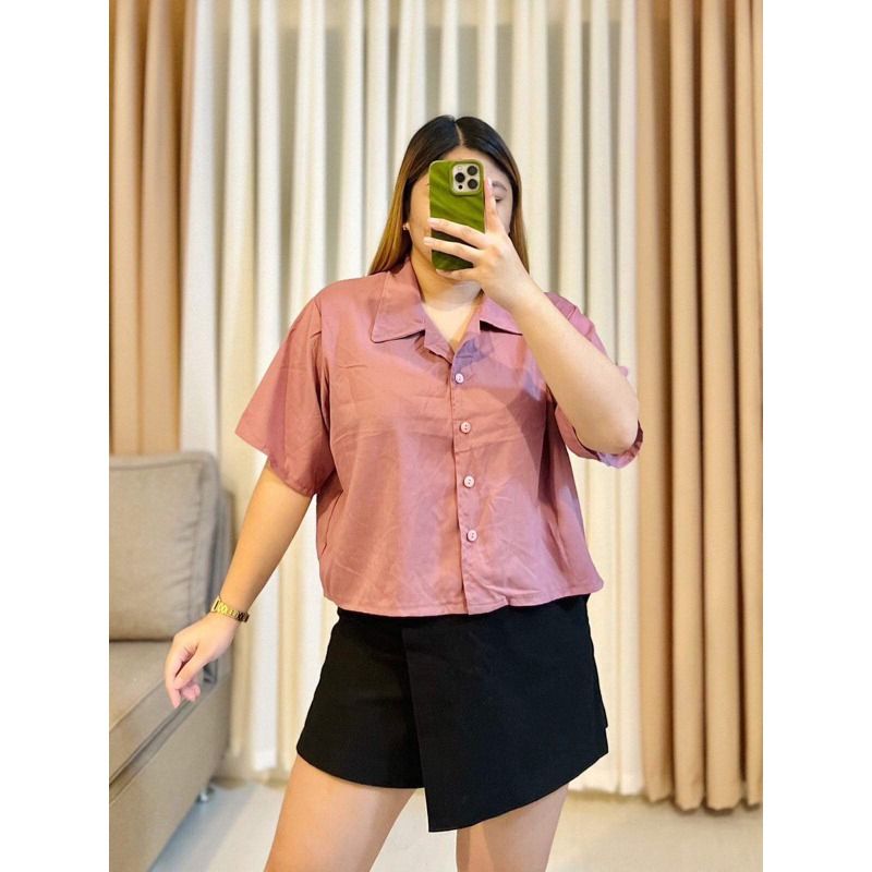 Zanzea Collection Pink Button-Down Short Sleeve Blouse 4XL (Category: Blouses) located in Cavite. Submitted by brightfire.b90615 (Listing ID 1465638185, Image 3). Description: - Brand: Zanzea - Color: Pink with matching buttons - Size: 4XL - Fit: Relaxed and comfortable - Features: Short sleeves, collar neckline, and front button closure - Material: Lightweight fabric, ideal for warm weather and everyday wear.