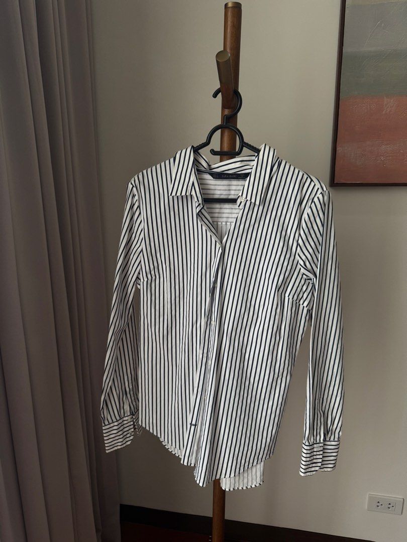 Zara Basic Black and White Striped Long Sleeve Button-Down Shirt (Category: Longsleeves) located in Pasig City. Submitted by kutleyn (Listing ID 1465670609, Image 1). Description: - Brand: Zara Basic - Style: Classic black and white vertical striped button-down shirt - Size: L (EUR L, USA L, MEX 30) but fits S-M - Features: Long sleeves with button cuffs, classic collar, front button placket - Versatility: Perfect for work, smart-casual, or every