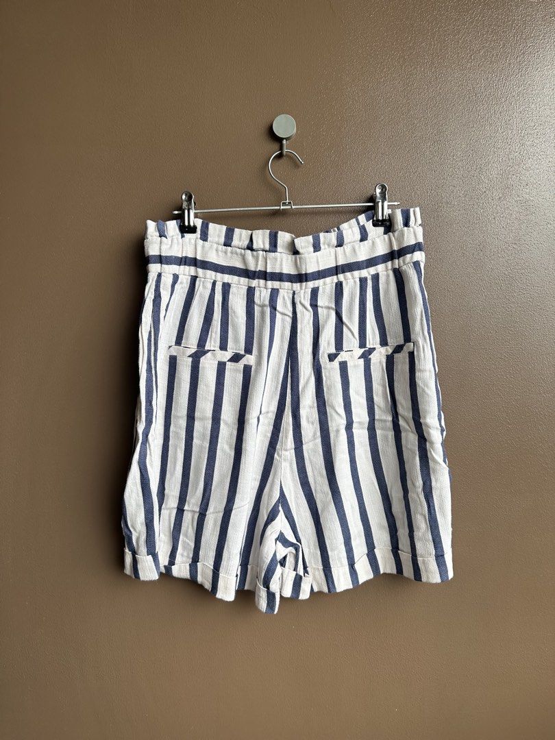 Zara Basic Blue and White Striped Shorts Size M (Category: Shorts) located in Pasig City. Submitted by afterglowpreloved (Listing ID 1465595783, Image 2). Description: .