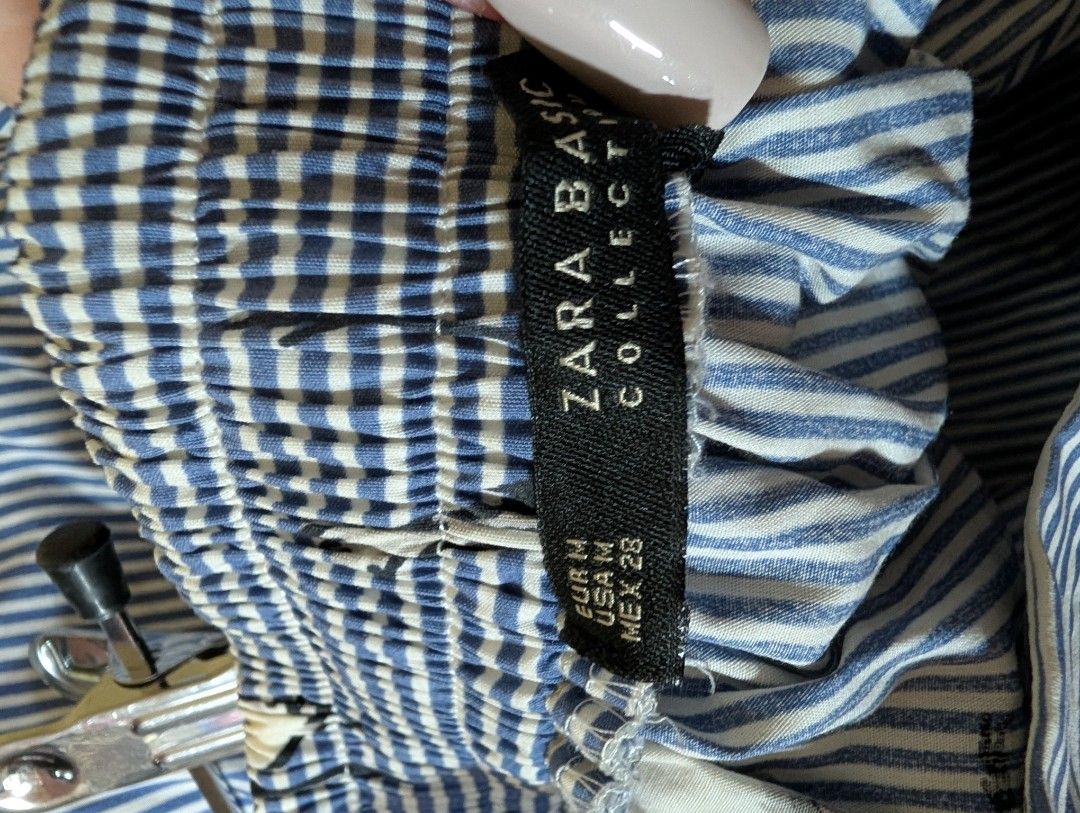 ZARA Basic Blue Striped Crane Print Midi Skirt (Category: Skirts) located in Santa Maria. Submitted by bax19 (Listing ID 1465681339, Image 3). Description: - Brand: ZARA - Style: Midi skirt in blue and white stripes with crane bird print - Waist: Elastic at the back for a comfortable fit - Details: Front button closure, lightweight fabric - Size: Medium (M) - Condition: Great for casual wear and warm weather.