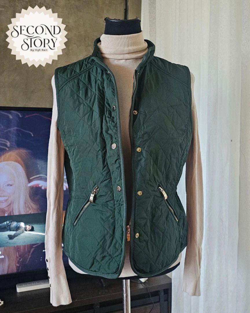 Zara Basic Green Quilted Vest Size L (Category: Coats, Jackets and Outerwear) located in Cavite. Submitted by secondstorybyhighrain (Listing ID 1465601980, Image 2). Description: - Design: Quilted vest with stand-up collar - Closure: Full zip and snap button front - Great for Autum or Early Winter B 19 L 22.