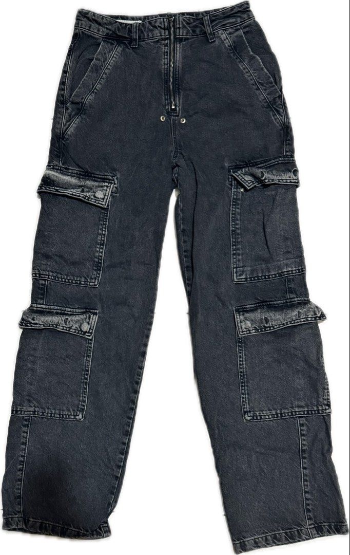 Zara Black Cargo Denim Jeans (Category: Jeans) located in Quezon City. Submitted by ashIeigh (Listing ID 1465724871, Image 1). Description: - Brand: Zara - Style: Denim cargo pants with washed black finish - Fit: Relaxed fit through the leg - Details: Zip fly and metal snap closures at the bottom hem - Size: EUR 38 / USA 6 / MEX 28 - Condition: Excellent, ready to wear - Mode of Payment: GCash .