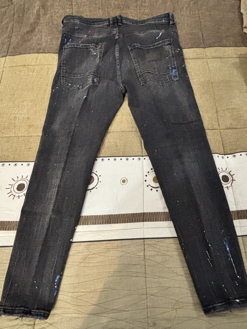 Zara Black Paint Splatter Distressed Jeans (Category: Jeans) located in Paranaque City. Submitted by antzsome (Listing ID 1465595640, Image 2). Description: - Brand: Zara - Color: Washed black - Details: Distressed knee & orange/white blue paint splatter effect - Condition: Excellent / Ready to wear 2k 09177011079.
