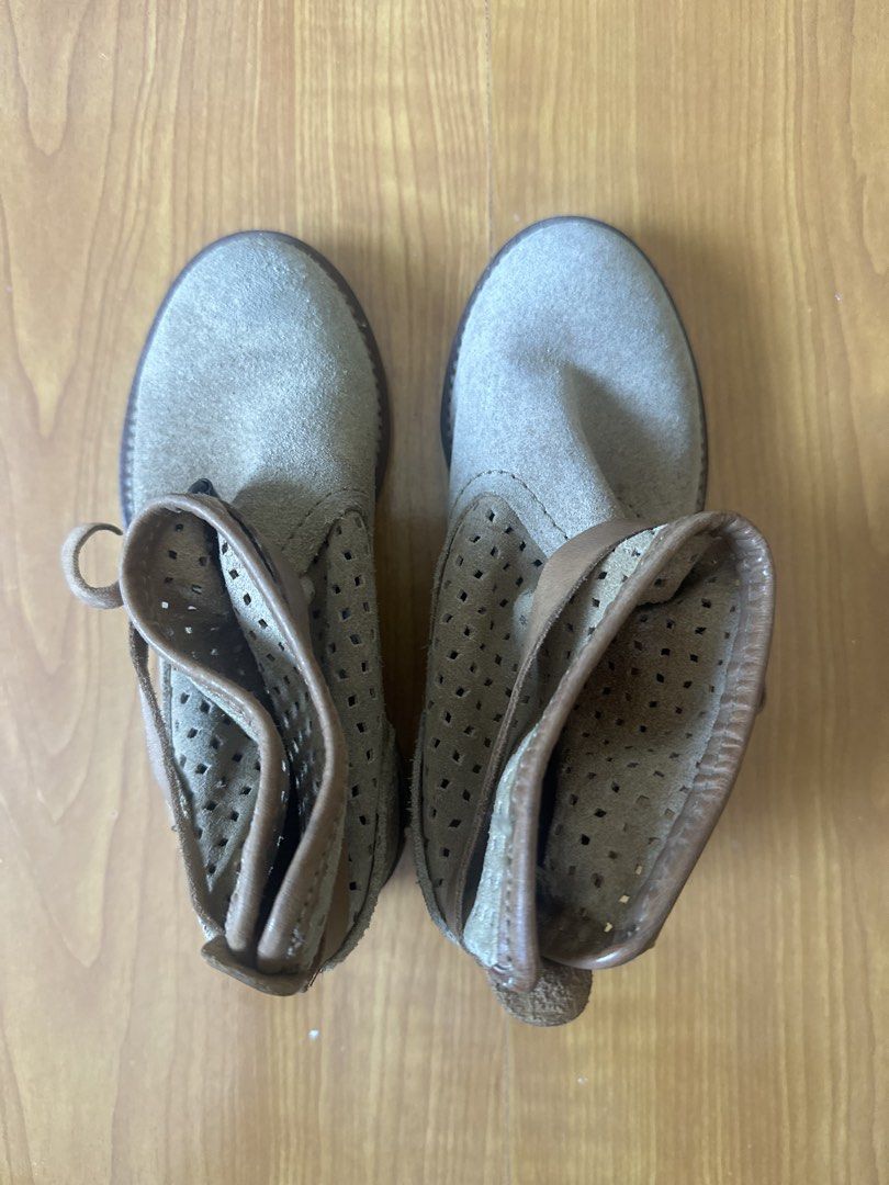 Zara Boots (Category: Babies & Kids Fashion) located in Tarlac. Submitted by inlovewithbagsph (Listing ID 1465610933, Image 2). Description: Suede Size 26.