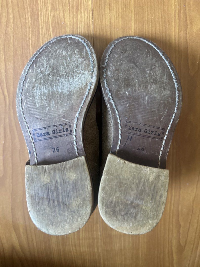 Zara Boots (Category: Babies & Kids Fashion) located in Tarlac. Submitted by inlovewithbagsph (Listing ID 1465610933, Image 3). Description: Suede Size 26.