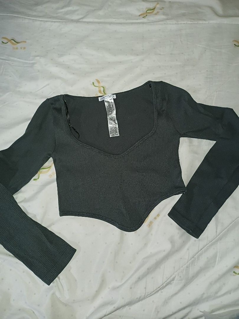 ZARA and F21 top (Category: Sleeveless) located in Makati City. Submitted by closet.declutterph (Listing ID 1465609937, Image 2). Description: Like new No issues.
